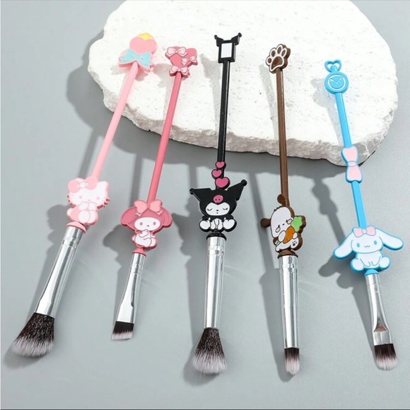 Sanrio Hello Kitty Makeup Brush Set - Picture 3 of 7